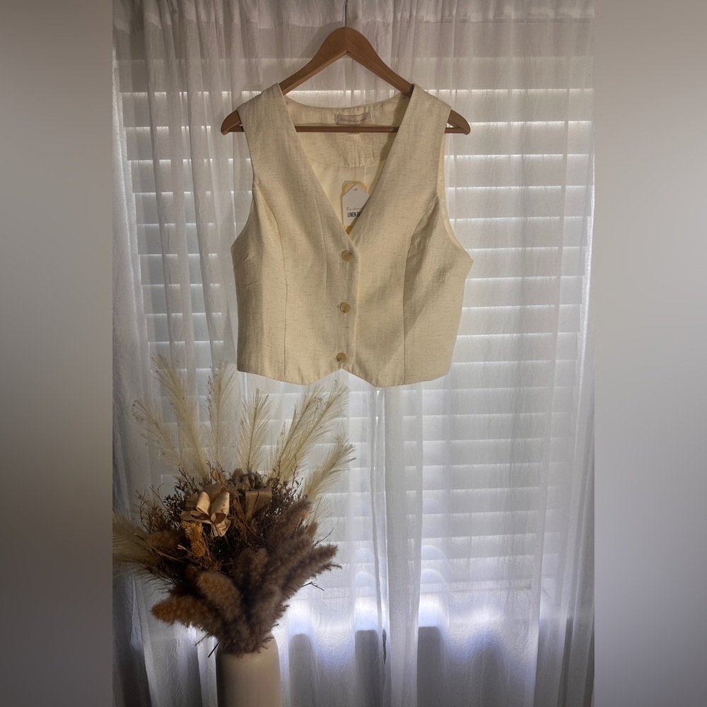 Elegant Cream Sleeveless Top